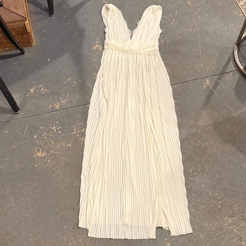 ASOS Elegant Cream Pleated Dress - Picture 5 of 9